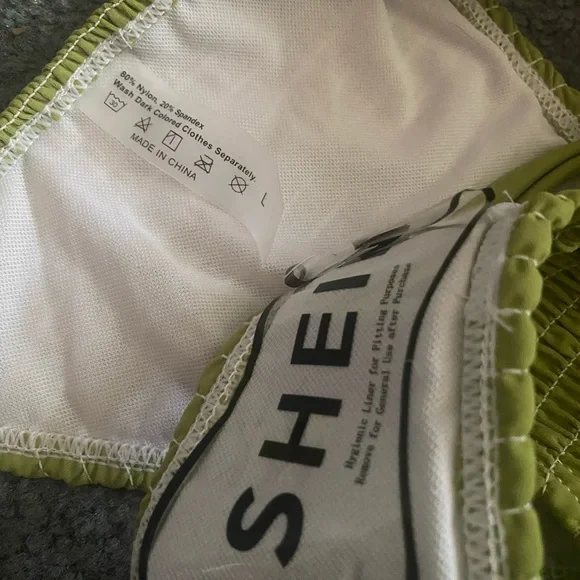 Pastel tie dye w sarong + green ruffled TRIANGLE BIKINI - Picture 5 of 6